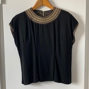 Decorative Scoop Neck Sleeveless Top